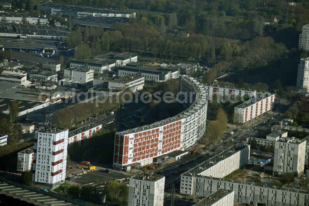 Aerial photograph Villeneuve-la-Garenne - Residential area of a multi-family house settlement Avenue Jean JaurA?s in Villeneuve-la-Garenne in Ile-de-France, France