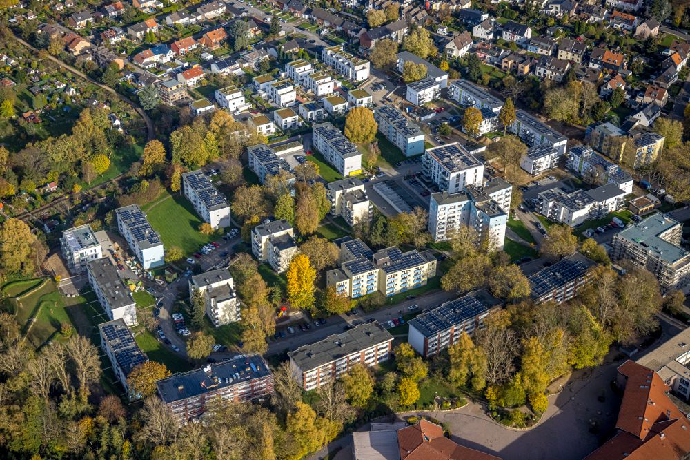 Aerial photograph Bochum - Residential area of the multi-family house settlement at the Weitmarer street in Bochum in the state North Rhine-Westphalia