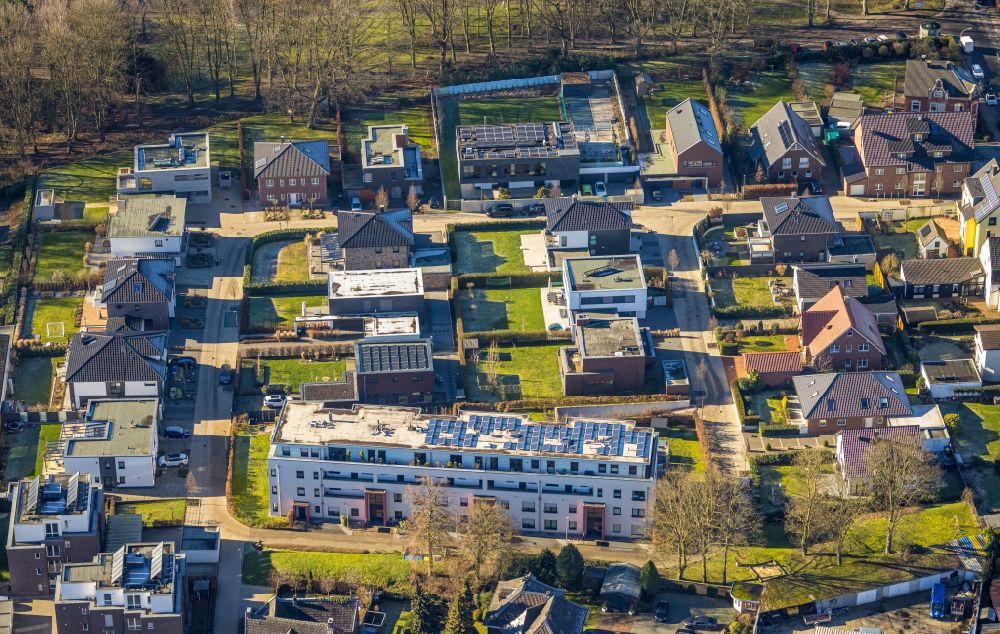 Werne from the bird's eye view: Residential area of the multi-family house settlement on street Am Stadtpark in Werne at Ruhrgebiet in the state North Rhine-Westphalia, Germany