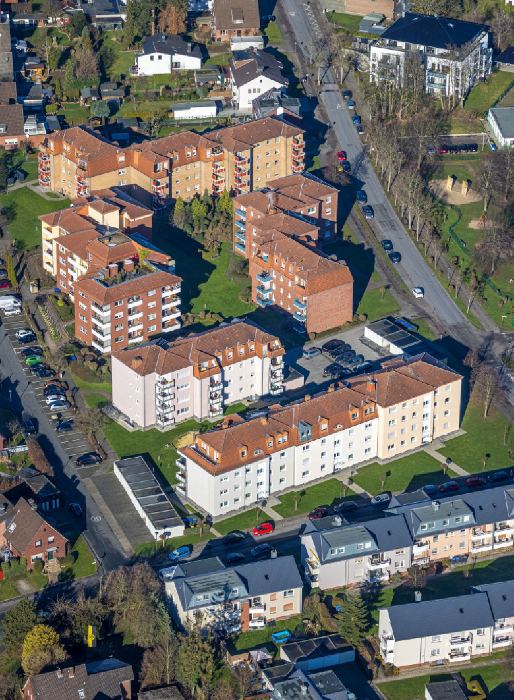 Werne from above - Residential area of the multi-family house settlement on the Humboldtstrasse - Schlaunstrasse in Werne in the state North Rhine-Westphalia, Germany