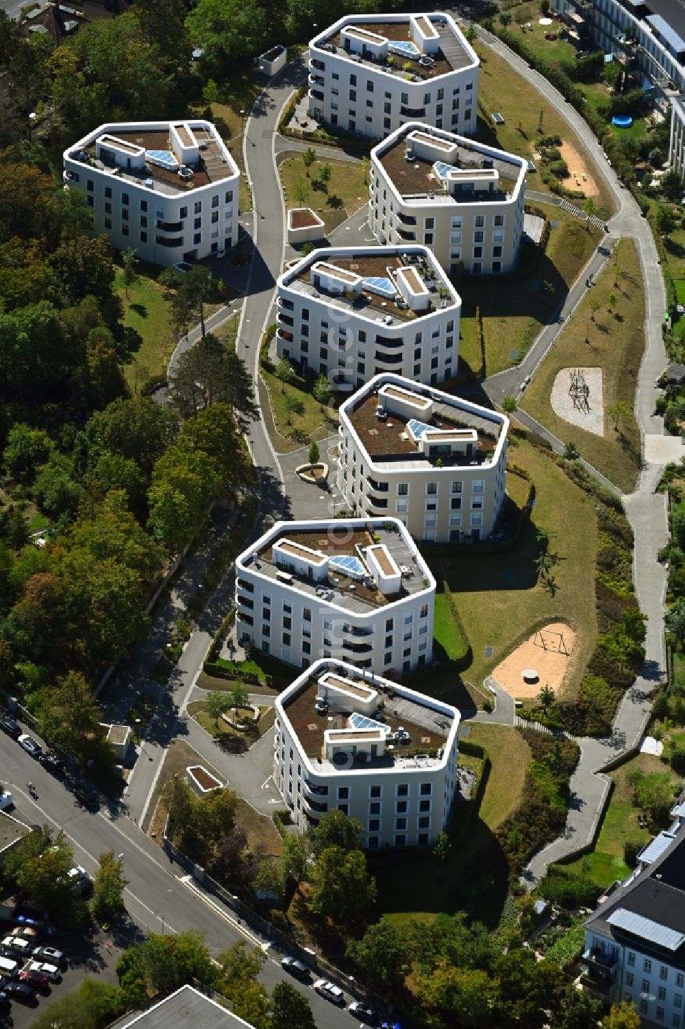 Aerial image Würzburg - Residential area of the multi-family house settlement Wohnquartier Moenchberg on Salvatorstrasse in the district Frauenland in Wuerzburg in the state Bavaria, Germany