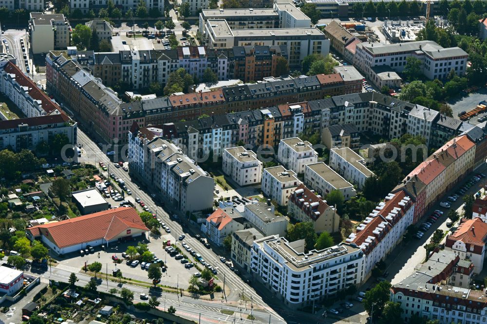 Dresden from the bird's eye view: Residential area of the multi-family house settlement between Semmelweisstrasse - Cottaerstrasse - Altonaer Strasse and Gambrinusstrasse in the district Friedrichstadt in Dresden in the state Saxony, Germany