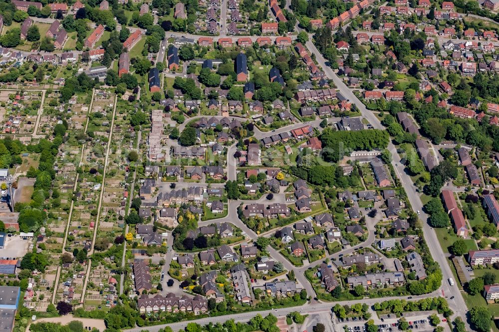 Aerial photograph Eckernförde - Residential area - mixed development of the multi- and single-family house settlement with allotment garden in Eckernfoerde in the state Schleswig-Holstein, Germany