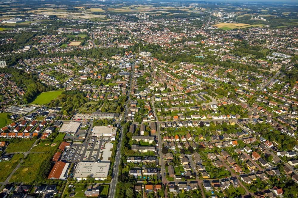 Aerial image Beckum - Residential area - mixed development of a multi-family housing estate and single-family housing estate in Beckum at Sauerland in the state North Rhine-Westphalia, Germany