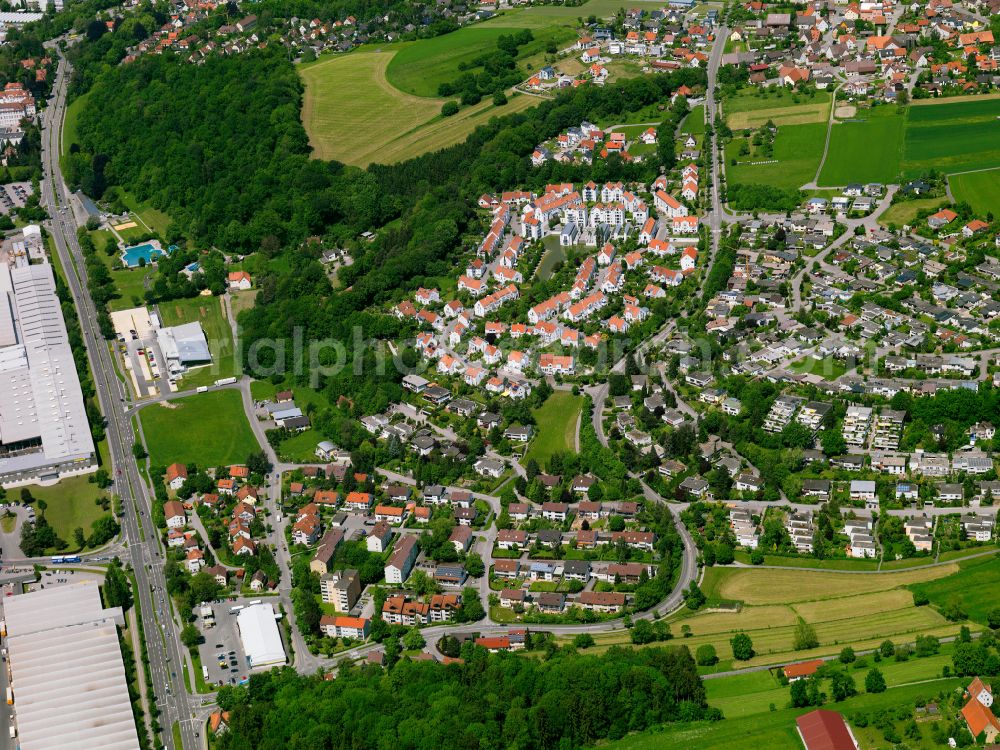 Aerial photograph Biberach an der Riß - Residential area - mixed development of a multi-family housing estate and single-family housing estate in Biberach an der Riß in the state Baden-Wuerttemberg, Germany