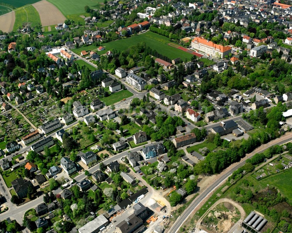 Burkersdorf from above - Residential area - mixed development of a multi-family housing estate and single-family housing estate in Burkersdorf in the state Saxony, Germany