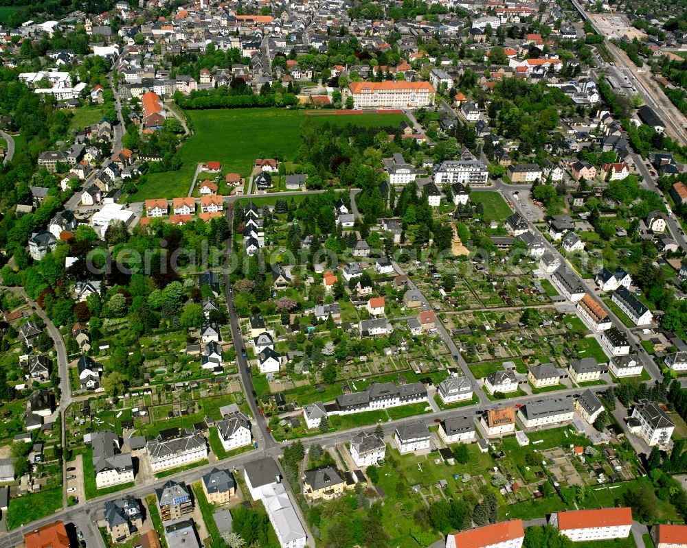 Burkersdorf from the bird's eye view: Residential area - mixed development of a multi-family housing estate and single-family housing estate in Burkersdorf in the state Saxony, Germany