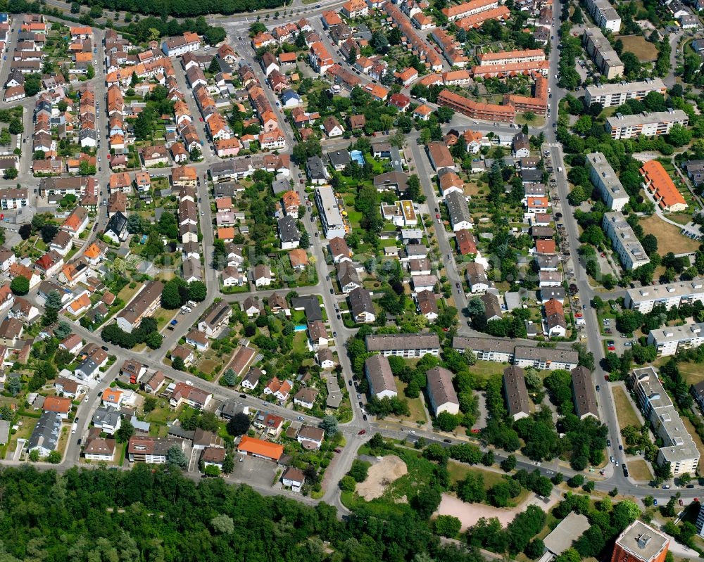Aerial image Daxlanden - Residential area - mixed development of a multi-family housing estate and single-family housing estate in Daxlanden in the state Baden-Wuerttemberg, Germany