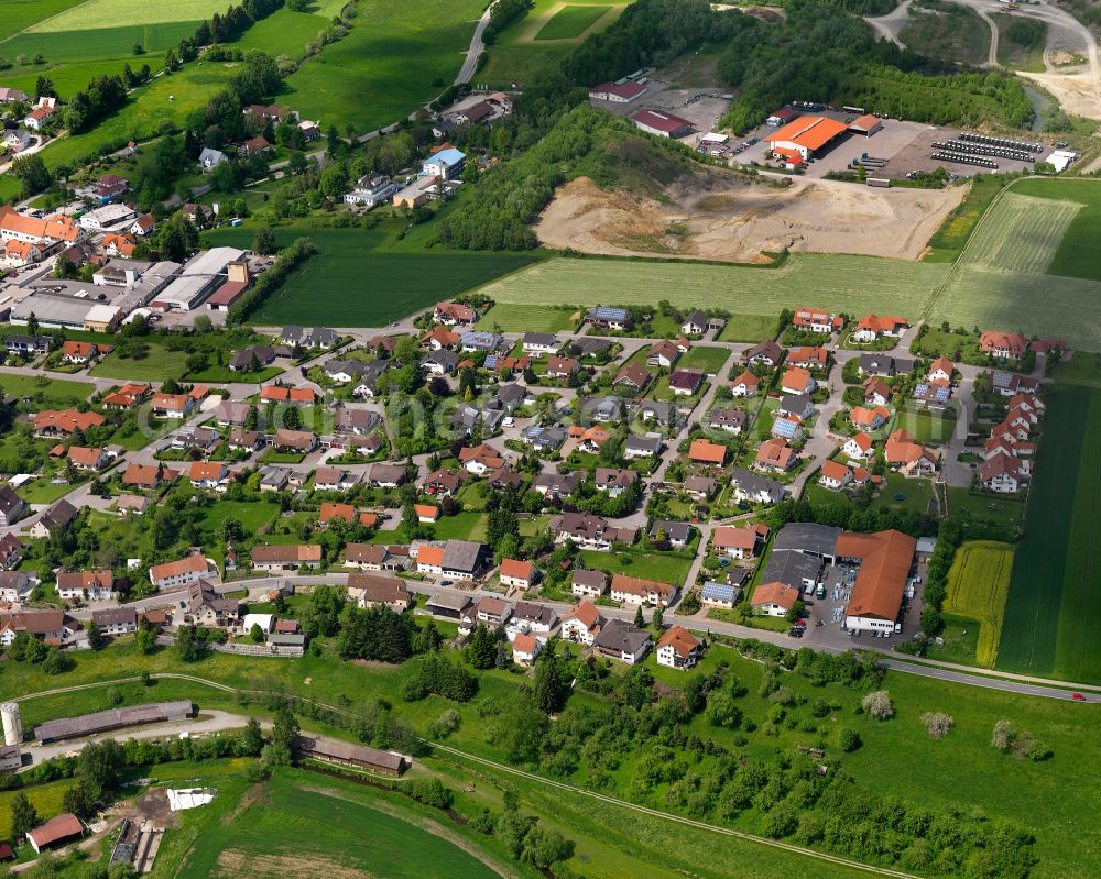 Dürmentingen from the bird's eye view: Residential area - mixed development of a multi-family housing estate and single-family housing estate in Dürmentingen in the state Baden-Wuerttemberg, Germany