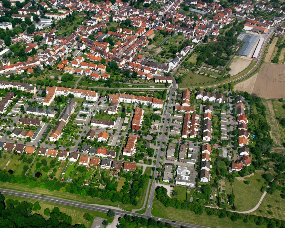 Aerial image Durlach - Residential area - mixed development of a multi-family housing estate and single-family housing estate in Durlach in the state Baden-Wuerttemberg, Germany