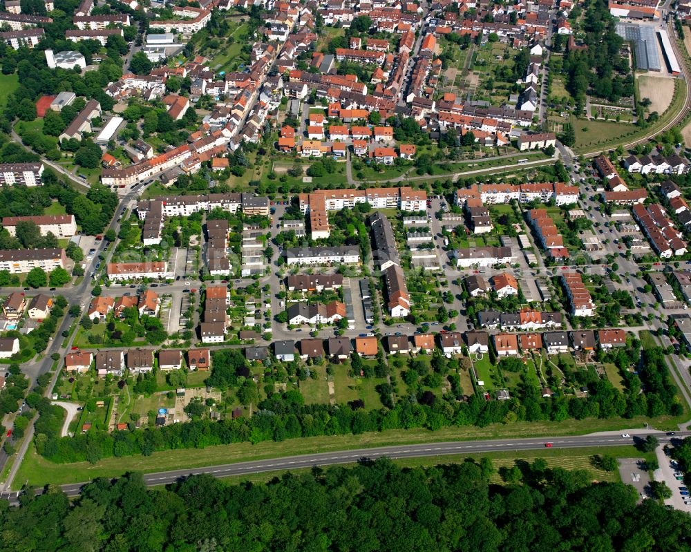 Aerial photograph Durlach - Residential area - mixed development of a multi-family housing estate and single-family housing estate in Durlach in the state Baden-Wuerttemberg, Germany