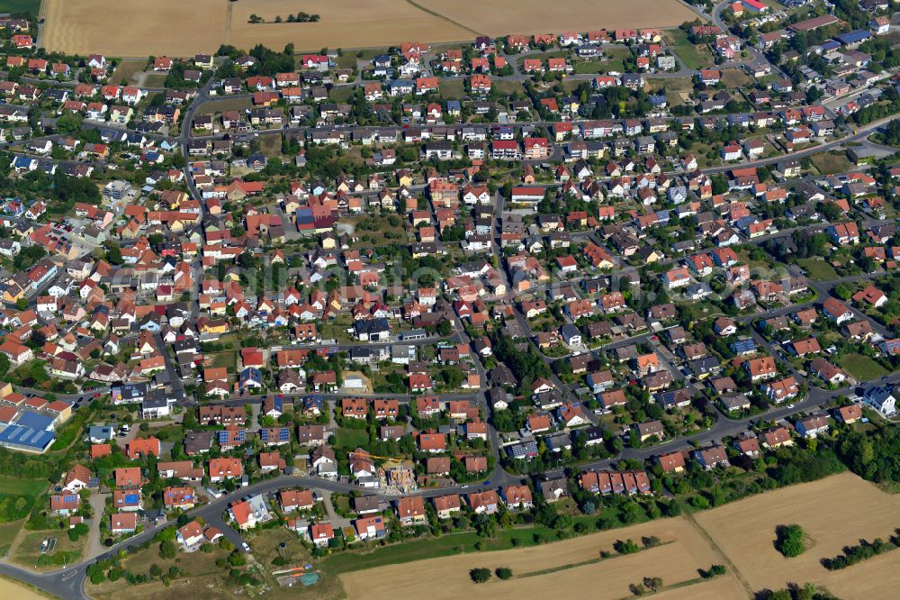 Aerial photograph Eisingen - Residential area - mixed development of a multi-family housing estate and single-family housing estate in Eisingen in the state Bavaria, Germany