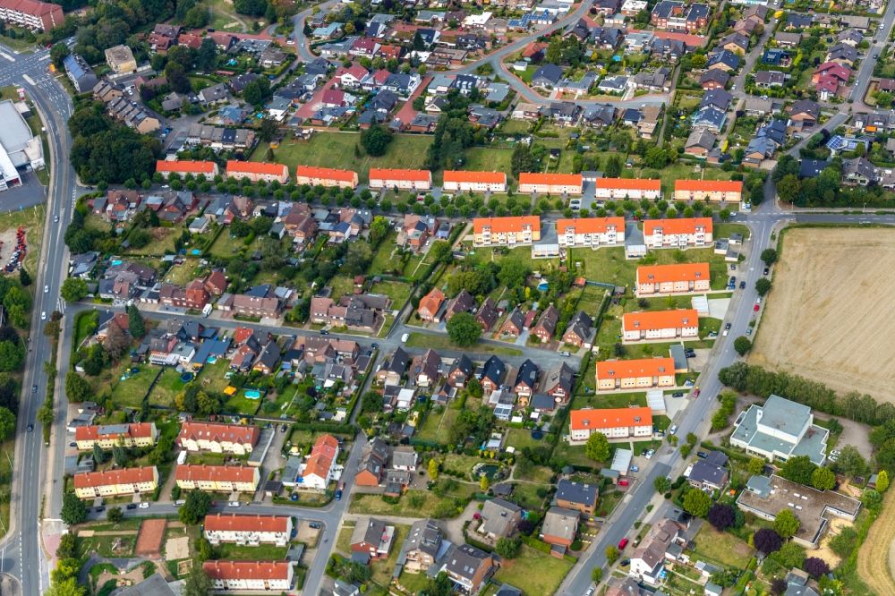 Aerial image Werne - Residential area - mixed development of a multi-family housing estate and single-family housing estate along the Ostring and the Breielstrasse in Werne in the state North Rhine-Westphalia, Germany
