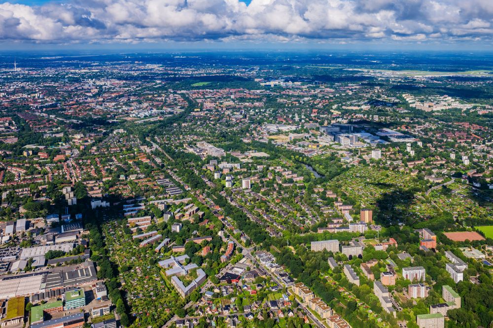 Aerial image Hamburg - Residential area - mixed development of a multi-family housing estate and single-family housing estate along the Pillauer Strasse - Tilsiter Strasse - Lesserstrasse in the district Wandsbek in Hamburg, Germany