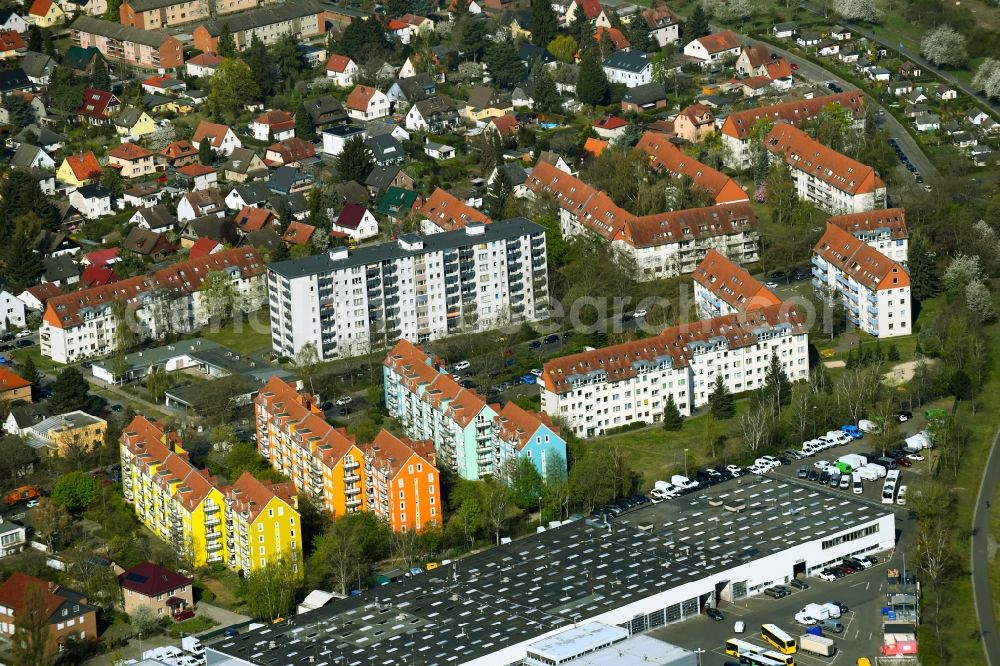 Aerial image Berlin - Residential area - mixed development of a multi-family housing estate and single-family housing estate along the Paewesiner Weg in the district Wilhelmstadt in Berlin, Germany