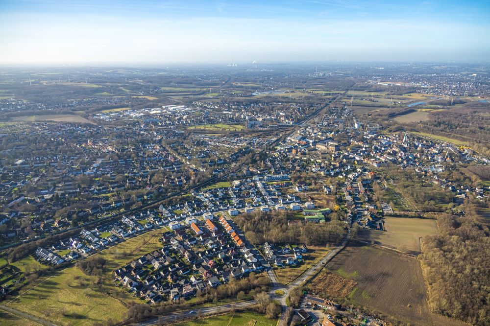 Aerial photograph Dortmund - Residential area - mixed development of a multi-family housing estate and single-family housing estate ERDBEERFELD - GRUeNER BOGEN in the district Mengede-Mitte in Dortmund in the state North Rhine-Westphalia, Germany