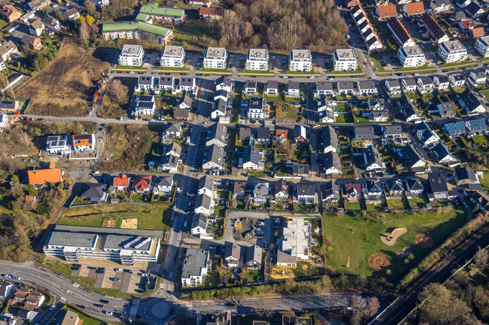 Dortmund from above - Residential area - mixed development of a multi-family housing estate and single-family housing estate ERDBEERFELD - GRUeNER BOGEN in the district Mengede-Mitte in Dortmund in the state North Rhine-Westphalia, Germany