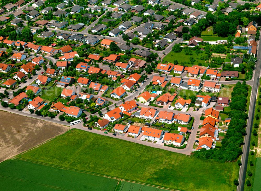 Göllheim from the bird's eye view: Residential area - mixed development of a multi-family housing estate and single-family housing estate in Göllheim in the state Rhineland-Palatinate, Germany