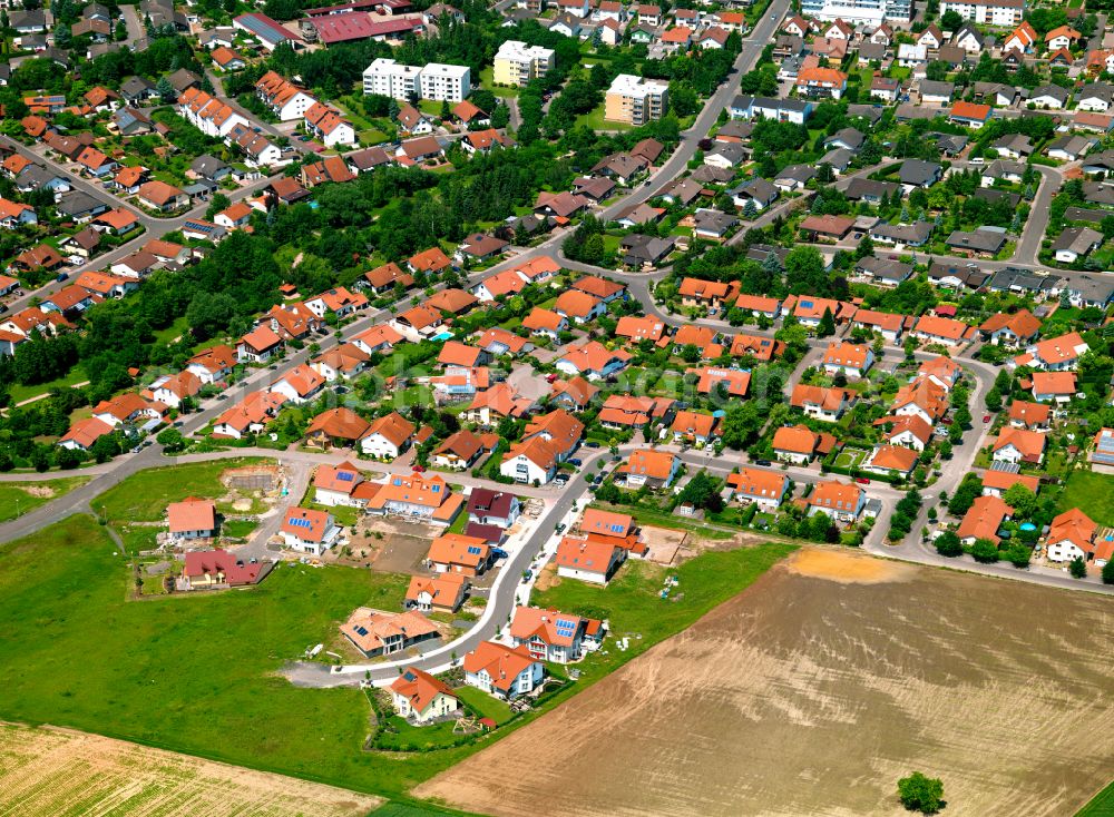 Aerial image Göllheim - Residential area - mixed development of a multi-family housing estate and single-family housing estate in Göllheim in the state Rhineland-Palatinate, Germany
