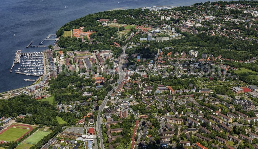 Flensburg from the bird's eye view: Residential area - mixed development of the apartment building and single-family house settlement and harbor district Sonwik in Flensburg in the state Schleswig-Holstein, Germany