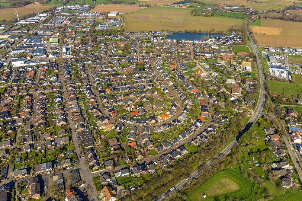 Haldern from above - Residential area - mixed development of a multi-family housing estate and single-family housing estate in Haldern in the state North Rhine-Westphalia, Germany