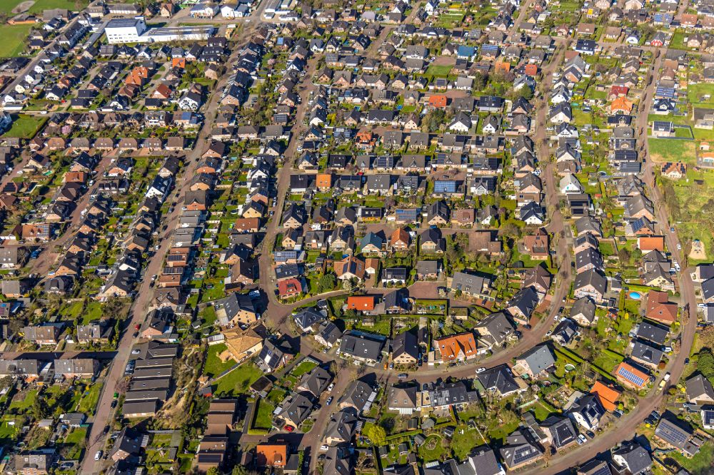 Aerial image Haldern - Residential area - mixed development of a multi-family housing estate and single-family housing estate in Haldern in the state North Rhine-Westphalia, Germany