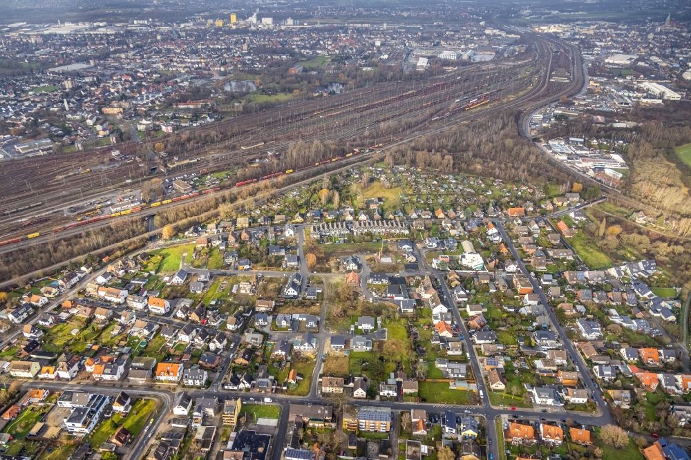 Aerial photograph Hamm - Residential area - mixed development of a multi-family housing estate and single-family housing estate in Hamm at Ruhrgebiet in the state North Rhine-Westphalia, Germany