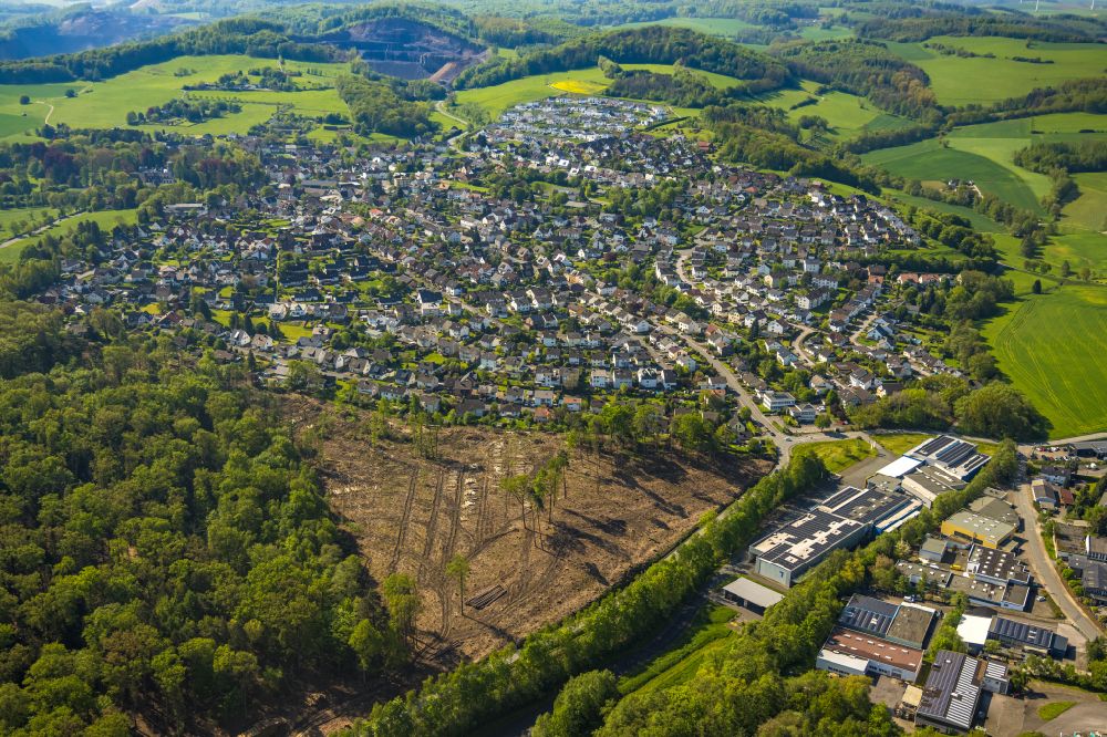 Aerial photograph Herdringen - Residential area - mixed development of a multi-family housing estate and single-family housing estate in Herdringen at Sauerland in the state North Rhine-Westphalia, Germany