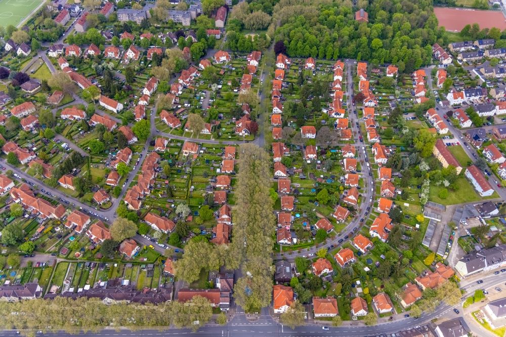Aerial photograph Herne - Residential area - mixed development of a multi-family housing estate and single-family housing estate in Herne at Ruhrgebiet in the state North Rhine-Westphalia, Germany