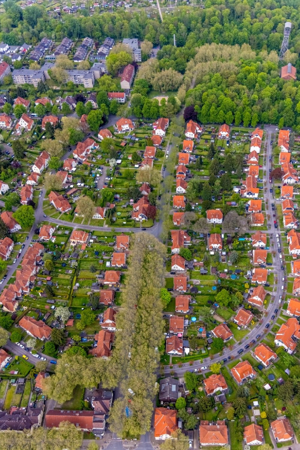 Herne from above - Residential area - mixed development of a multi-family housing estate and single-family housing estate in Herne at Ruhrgebiet in the state North Rhine-Westphalia, Germany