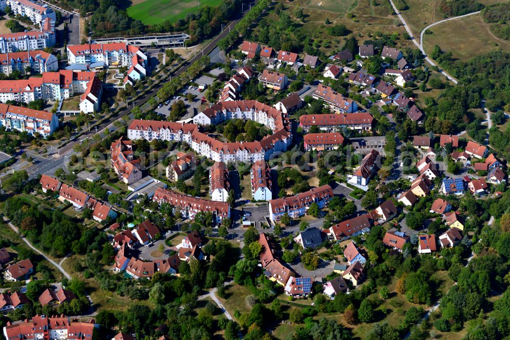 Aerial image Heuchelhof - Residential area - mixed development of a multi-family housing estate and single-family housing estate in Heuchelhof in the state Bavaria, Germany