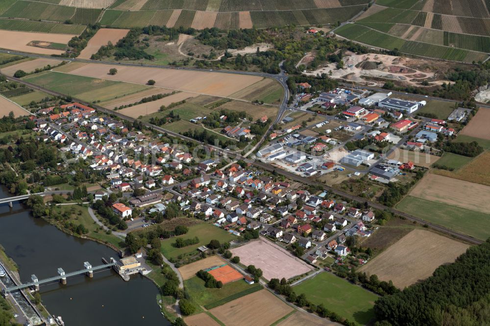 Himmelstadt from the bird's eye view: Residential area - mixed development of a multi-family housing estate and single-family housing estate in Himmelstadt in the state Bavaria, Germany
