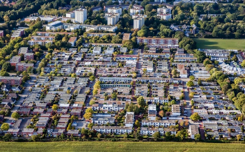 Kiel from above - Residential area - mixed development of a multi-family housing estate and single-family housing estate on street Graf-Luckner-Strasse in the district Schilksee in Kiel in the state Schleswig-Holstein, Germany