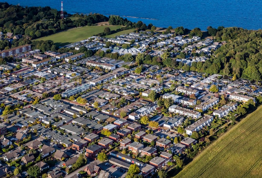 Aerial image Kiel - Residential area - mixed development of a multi-family housing estate and single-family housing estate on street Graf-Luckner-Strasse in the district Schilksee in Kiel in the state Schleswig-Holstein, Germany