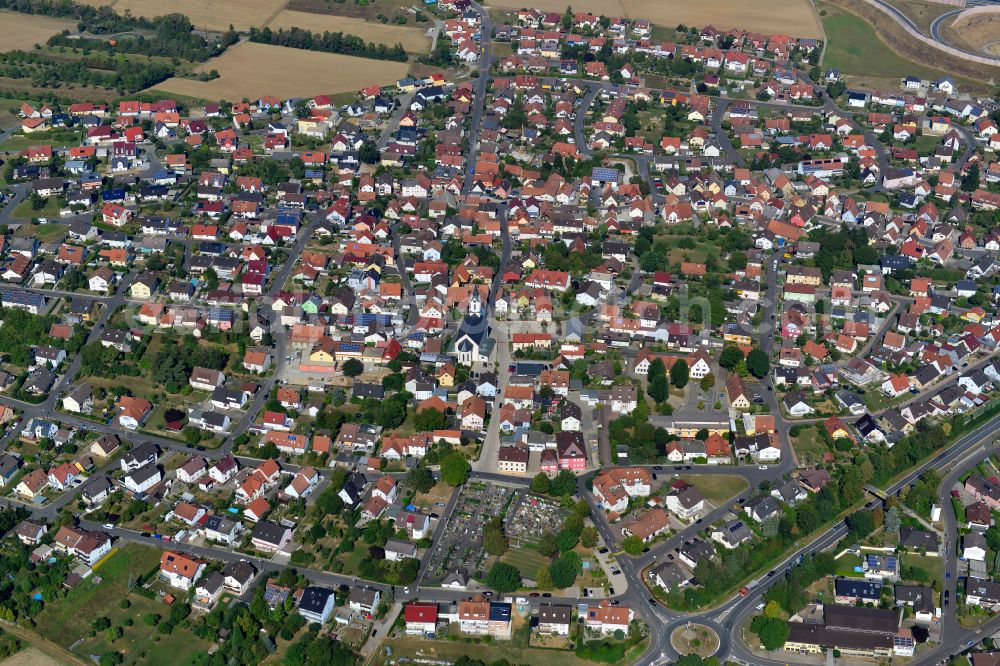 Aerial image Kist - Residential area - mixed development of a multi-family housing estate and single-family housing estate in Kist in the state Bavaria, Germany