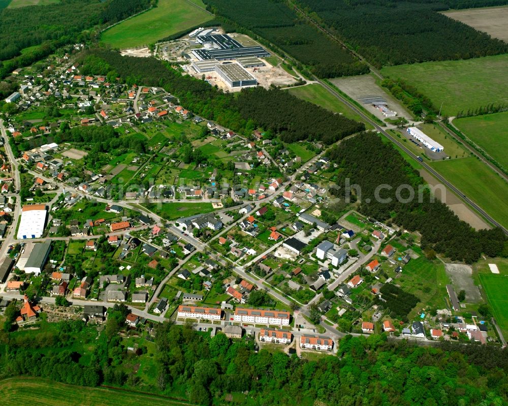 Aerial image Klieken - Residential area - mixed development of a multi-family housing estate and single-family housing estate in Klieken in the state Saxony-Anhalt, Germany