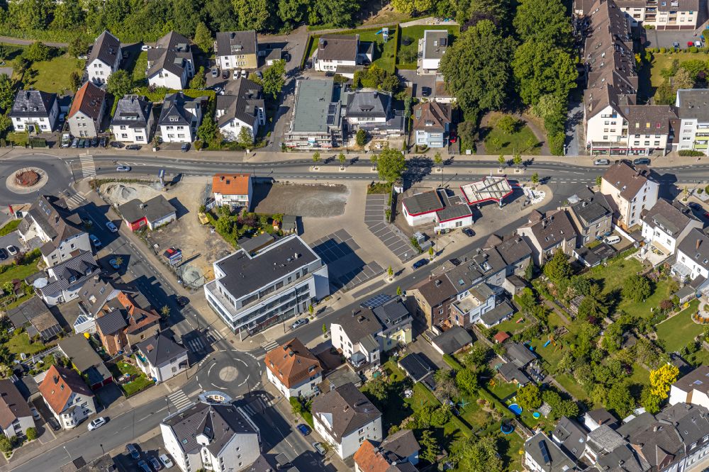 Aerial image Neheim - Residential area - mixed development of a multi-family housing estate and single-family housing estate in Neheim at Sauerland in the state North Rhine-Westphalia, Germany