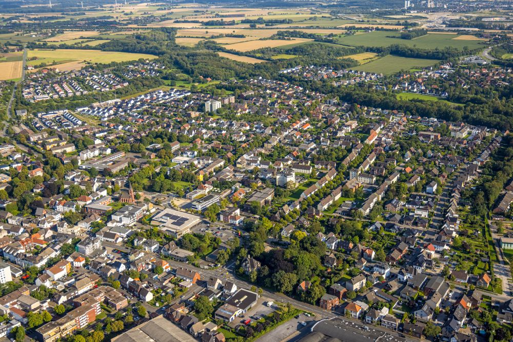 Neubeckum from above - Residential area - mixed development of a multi-family housing estate and single-family housing estate in Neubeckum at Ruhrgebiet in the state North Rhine-Westphalia, Germany