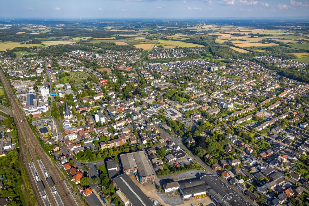 Neubeckum from the bird's eye view: Residential area - mixed development of a multi-family housing estate and single-family housing estate in Neubeckum at Ruhrgebiet in the state North Rhine-Westphalia, Germany