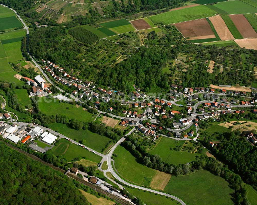Neuhof from the bird's eye view: Residential area - mixed development of a multi-family housing estate and single-family housing estate in Neuhof in the state Baden-Wuerttemberg, Germany