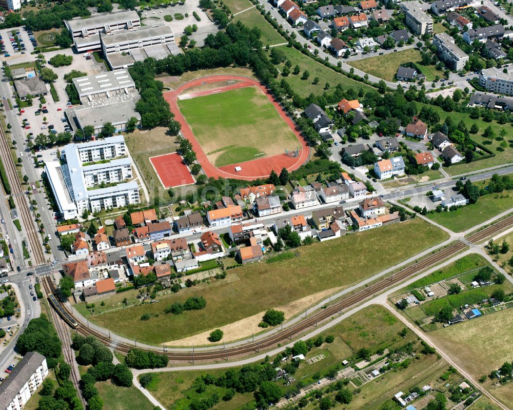 Aerial photograph Neureut - Residential area - mixed development of a multi-family housing estate and single-family housing estate in Neureut in the state Baden-Wuerttemberg, Germany
