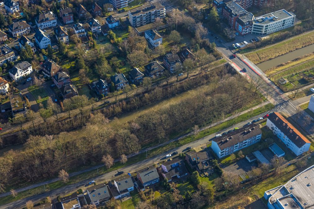 Norddinker from the bird's eye view: Residential area - mixed development of a multi-family housing estate and single-family housing estate in Norddinker at Ruhrgebiet in the state North Rhine-Westphalia, Germany