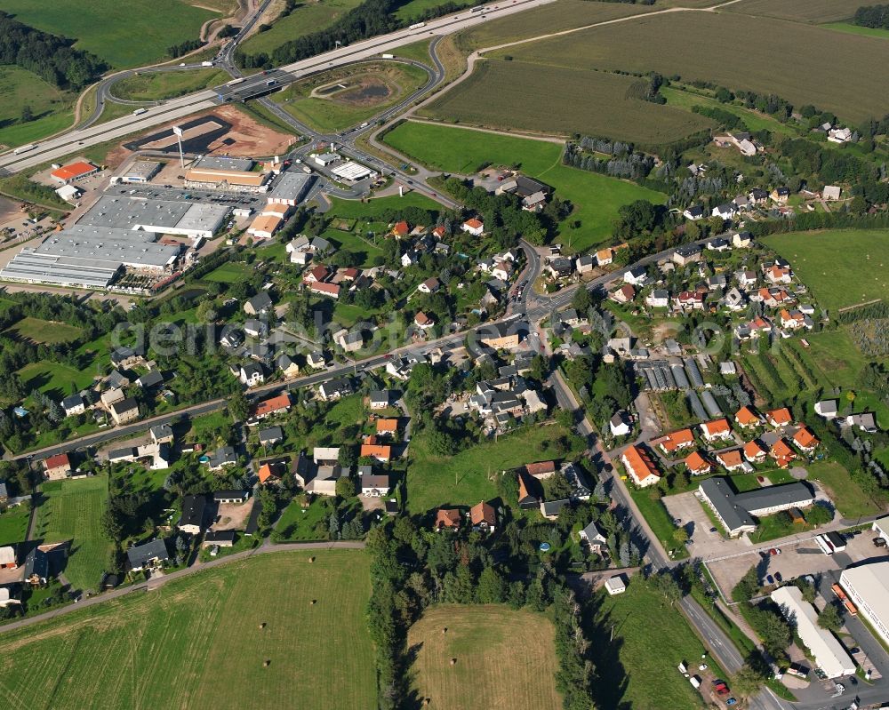 Aerial photograph Oberlichtenau - Residential area - mixed development of a multi-family housing estate and single-family housing estate in Oberlichtenau in the state Saxony, Germany