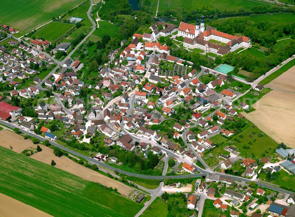 Aerial photograph Obermarchtal - Residential area - mixed development of a multi-family housing estate and single-family housing estate in Obermarchtal in the state Baden-Wuerttemberg, Germany