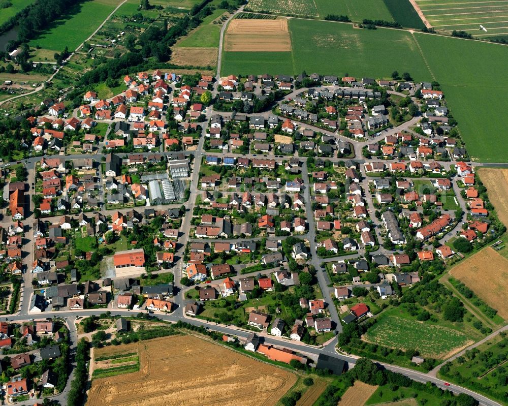 Oedheim from the bird's eye view: Residential area - mixed development of a multi-family housing estate and single-family housing estate in Oedheim in the state Baden-Wuerttemberg, Germany