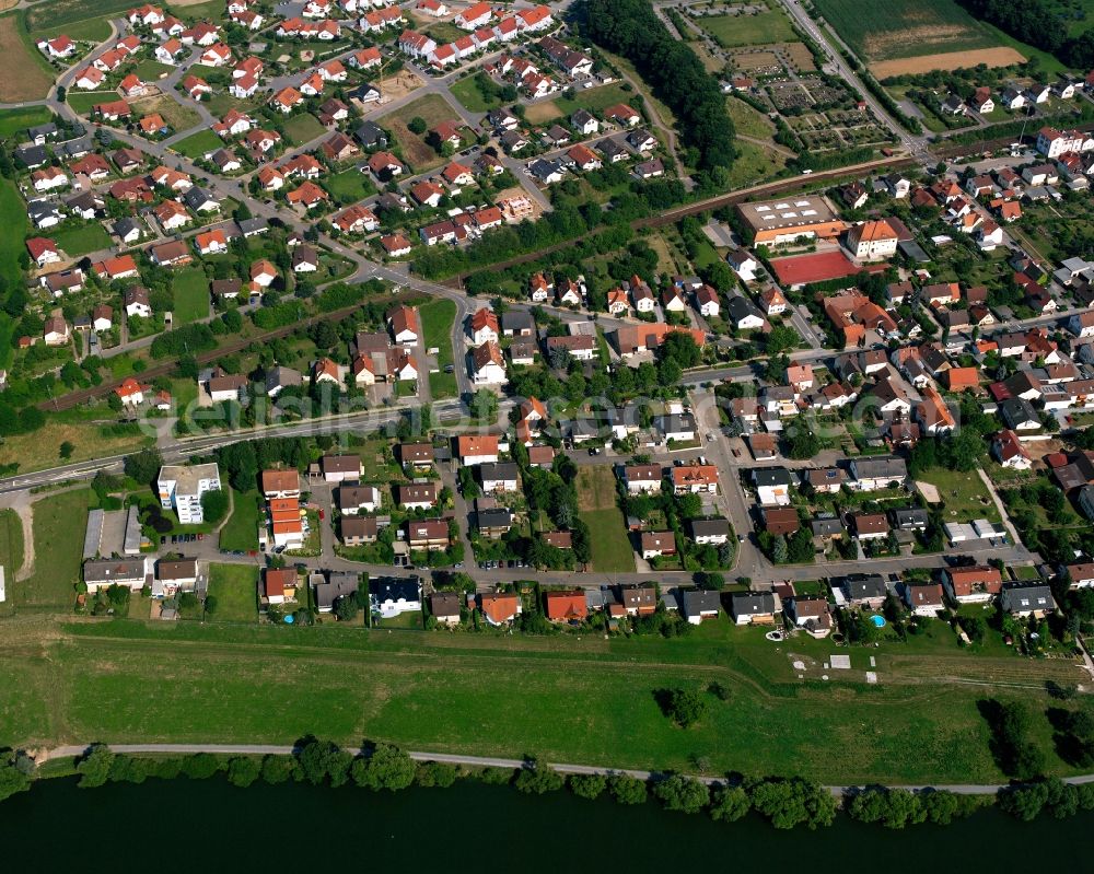 Offenau from the bird's eye view: Residential area - mixed development of a multi-family housing estate and single-family housing estate in Offenau in the state Baden-Wuerttemberg, Germany