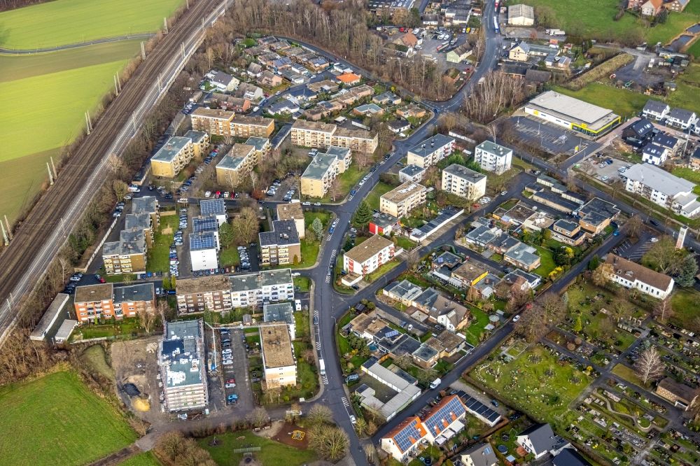 Hamm from above - Residential area - mixed development of a multi-family housing estate and single-family housing estate on Behringstrasse in the district Selmigerheide in Hamm at Ruhrgebiet in the state North Rhine-Westphalia, Germany