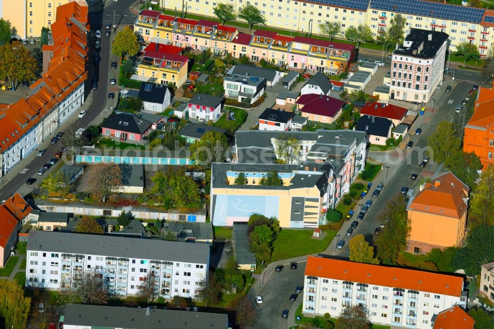Magdeburg from the bird's eye view: Residential area - mixed development of a multi-family housing estate and single-family housing estate Ottenbergstrasse - Tangermuender Strasse - Salzwedeler Strasse in the district Alte Neustadt in Magdeburg in the state Saxony-Anhalt, Germany