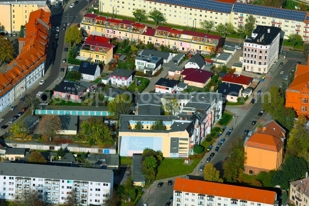 Aerial image Magdeburg - Residential area - mixed development of a multi-family housing estate and single-family housing estate Ottenbergstrasse - Tangermuender Strasse - Salzwedeler Strasse in the district Alte Neustadt in Magdeburg in the state Saxony-Anhalt, Germany