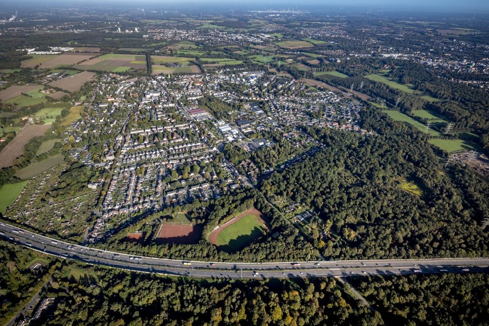 Resser Mark from the bird's eye view: Residential area - mixed development of a multi-family housing estate and single-family housing estate in Resser Mark in the state North Rhine-Westphalia, Germany